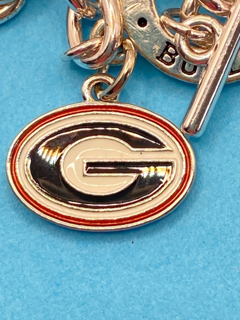 GEORGIA BULLDOGS Toggle Clasp Necklace With Charm Silvertone Necklace 18” - Picture 6 of 9